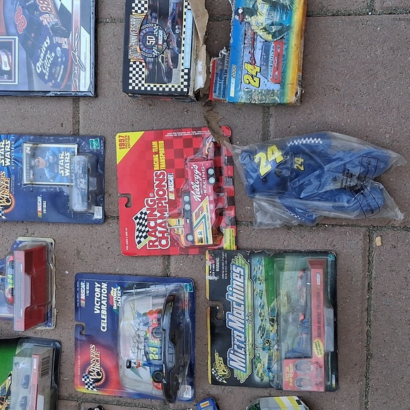 Huge Lot Of Nascar Memorabilia - Picture 8 of 14